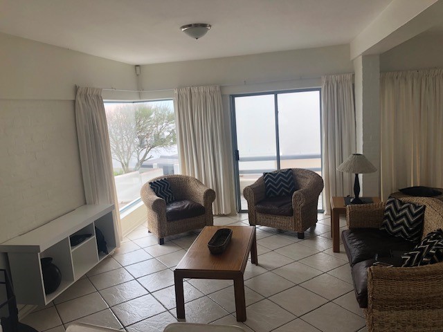 To Let 4 Bedroom Property for Rent in Paradise Beach Western Cape